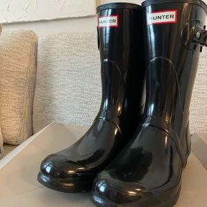 Hunter women’s original short gloss black rain boot - size 9